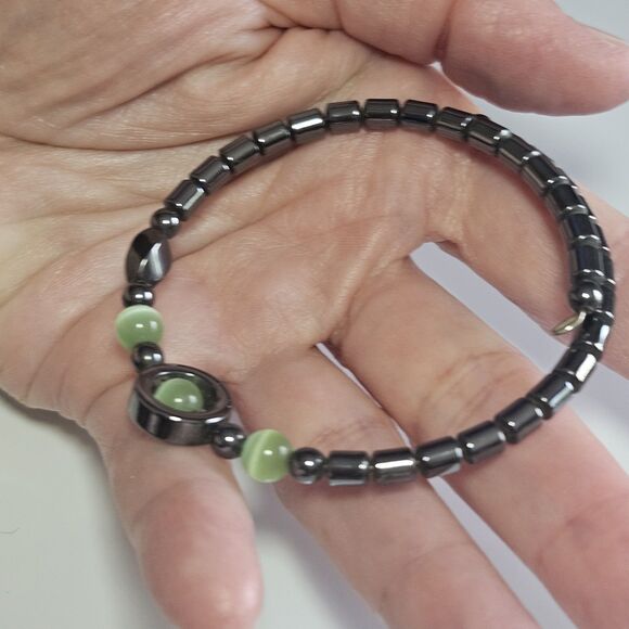 **Last Chance!! Final Sale** Silver Tone And Green Cats Eye Beaded Wrap Bracelet - Picture 2 of 12